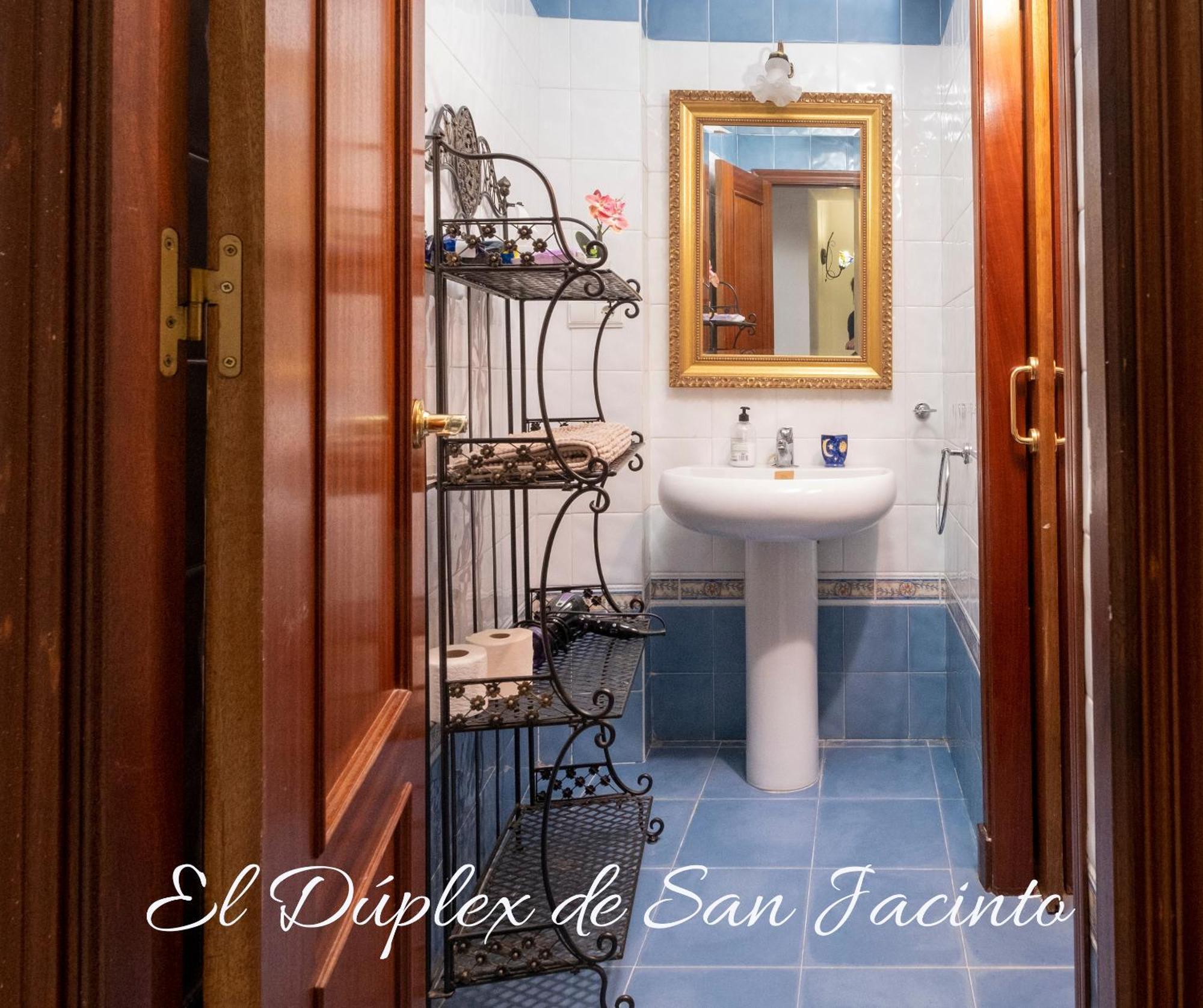 El Duplex De San Jacinto Appartement Sevilla Buitenkant foto