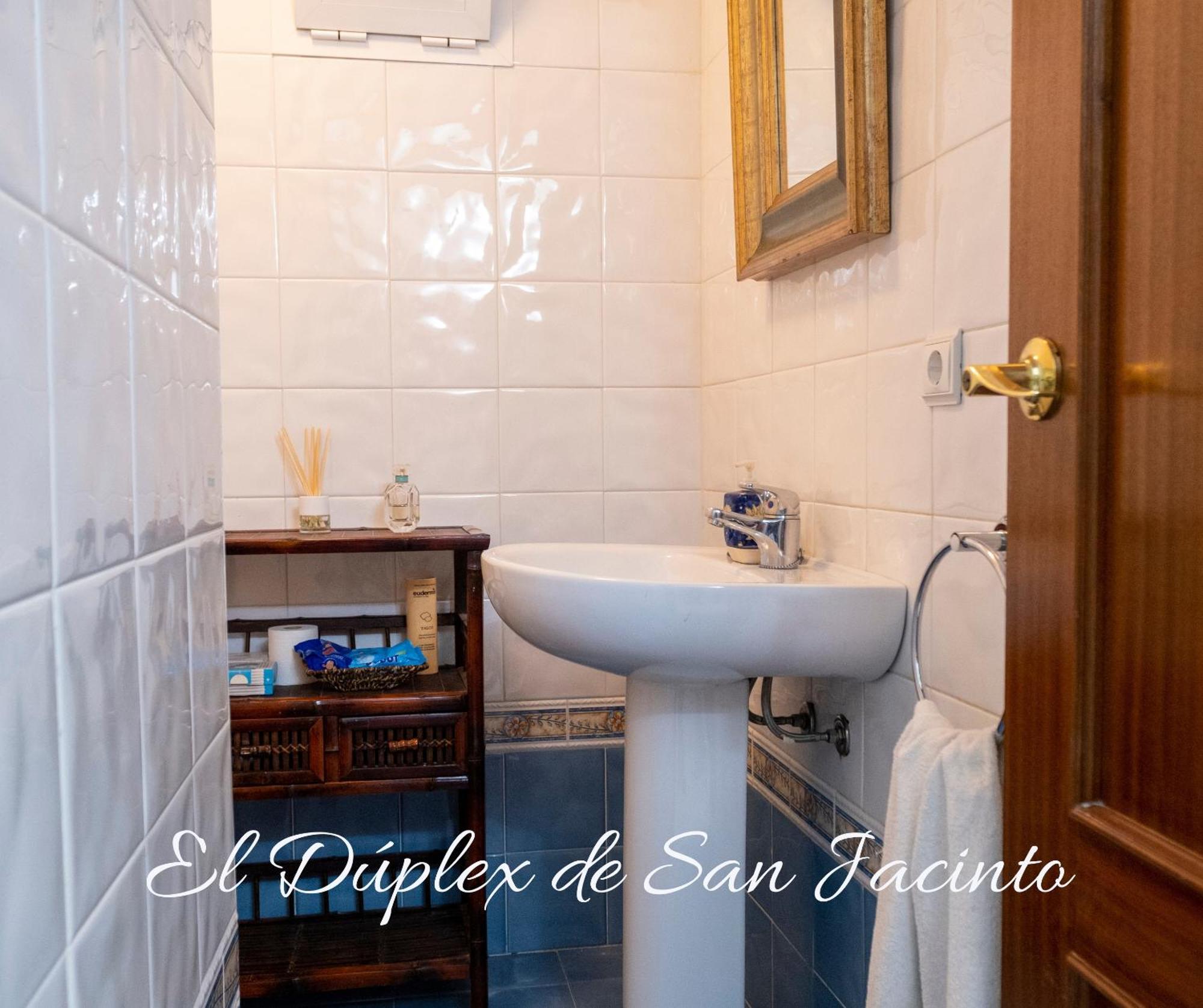 El Duplex De San Jacinto Appartement Sevilla Buitenkant foto