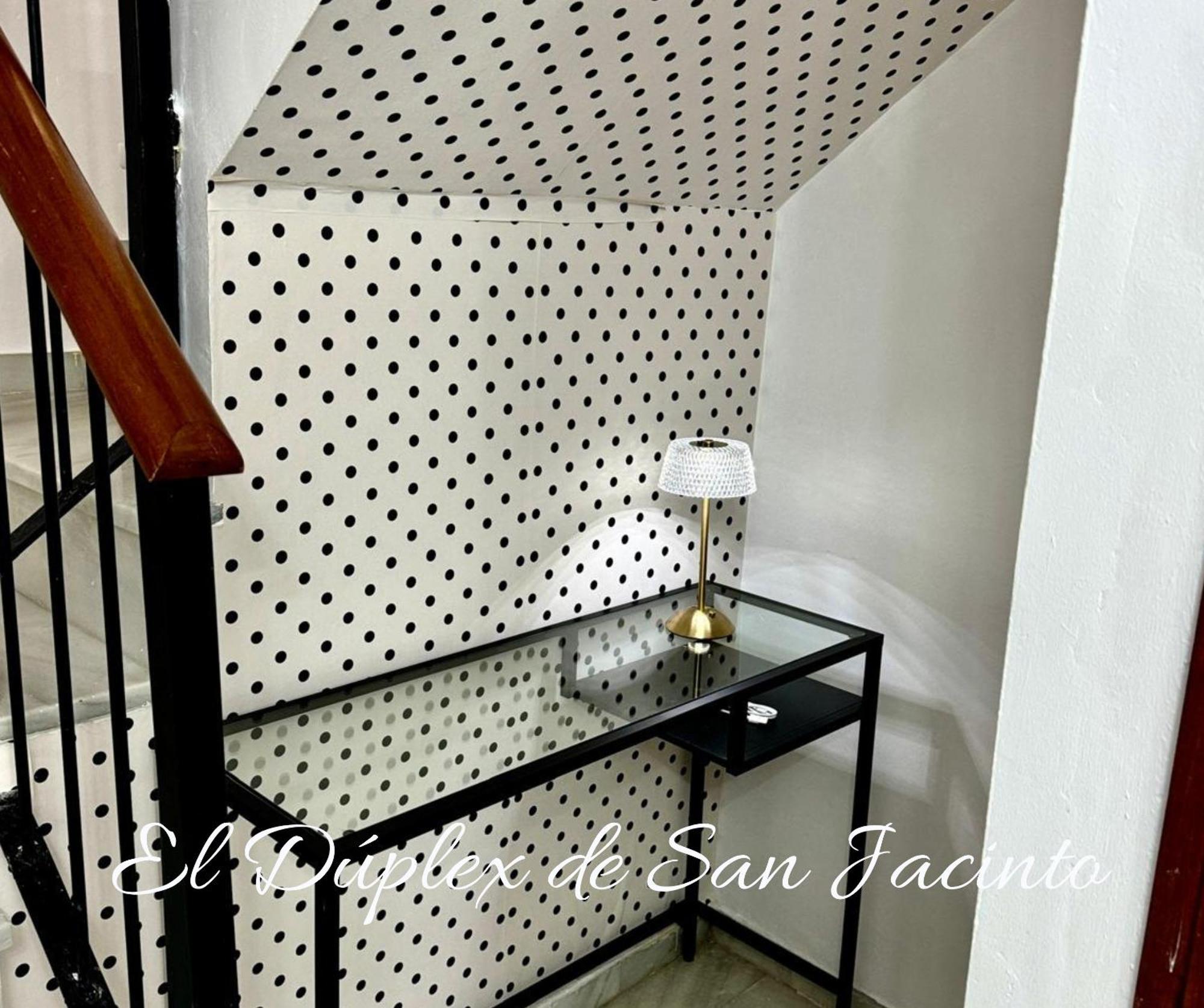 El Duplex De San Jacinto Appartement Sevilla Buitenkant foto